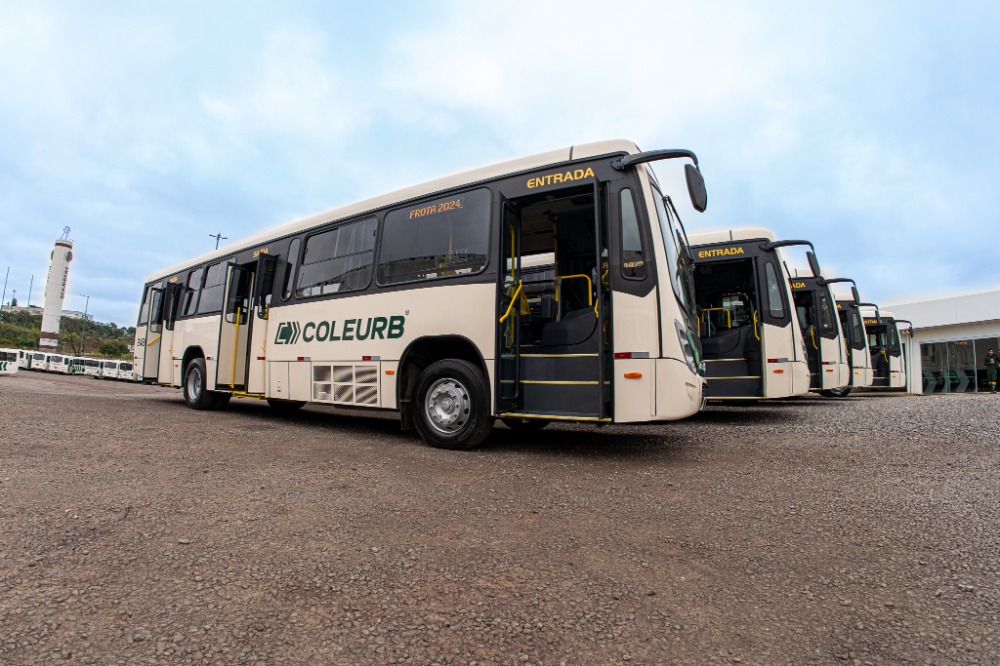 Ônibus da frota nova começam a operar